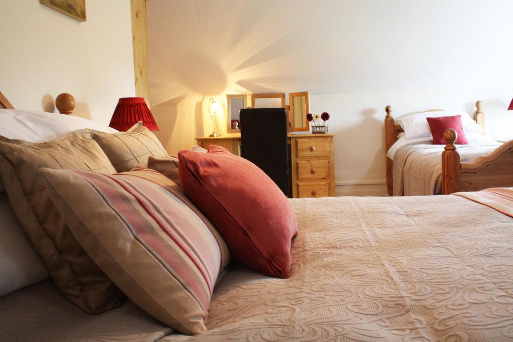 Willow Tree Farm Hillington Room photo